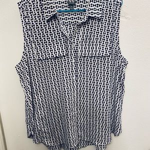 White with black shaped patterns Worthington blouse size XXL